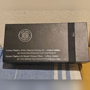 Forever Flawless White Diamond Beauty Set